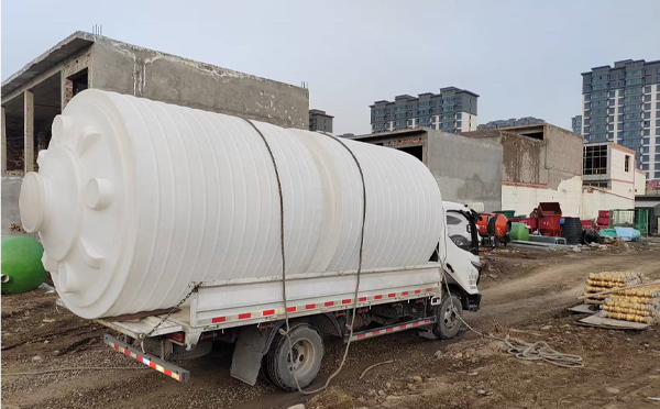 PE银川塑料大桶运输中