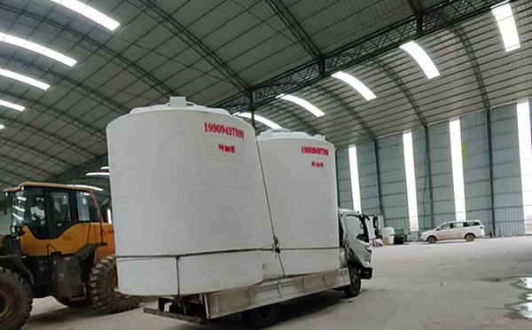 特加厚银川塑料大桶装车运输交付实录 特加厚银川塑料大桶装车运输交付实录